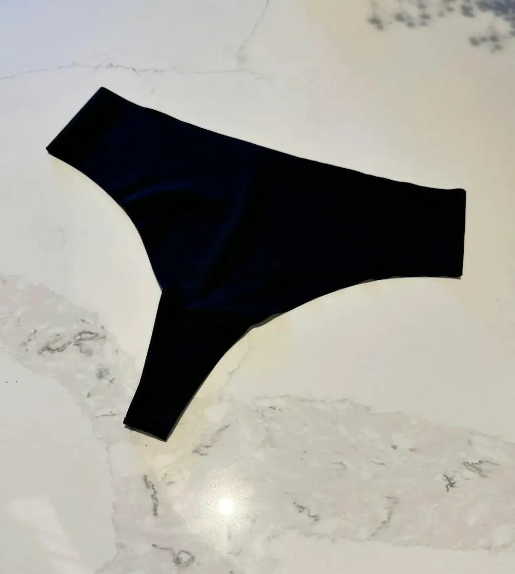 CelluMove customer wearing the seamless thong