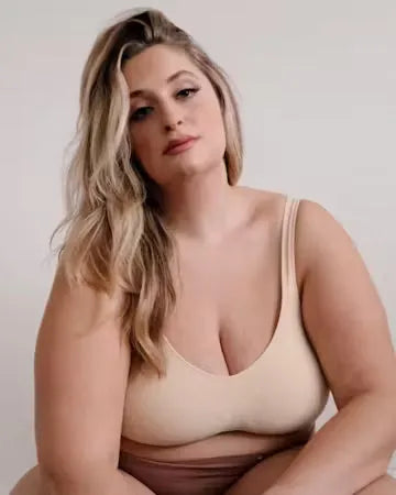 CelluMove customer wearing the 3D support bra